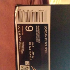 I'm selling pairs of Jordans